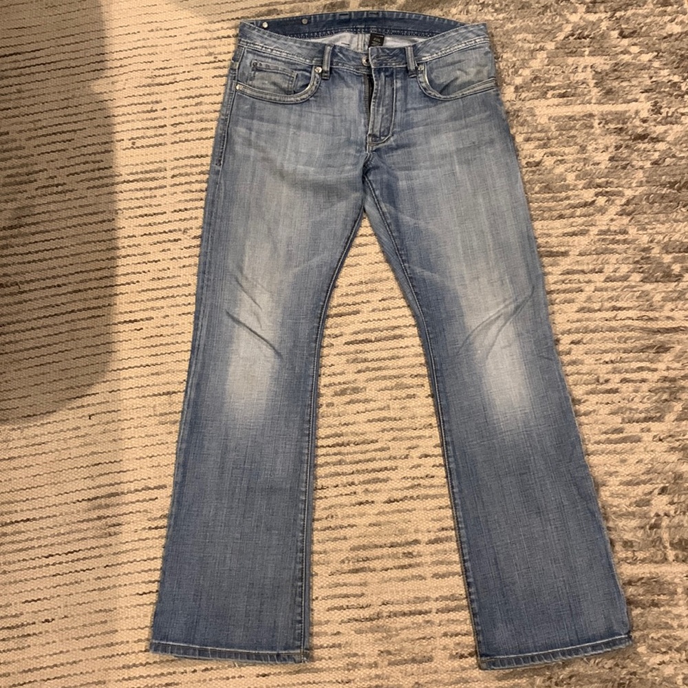 Buffalo David Bitton men’s loose fit/boot cut jeans, size 32.